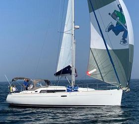 38' Beneteau 2012