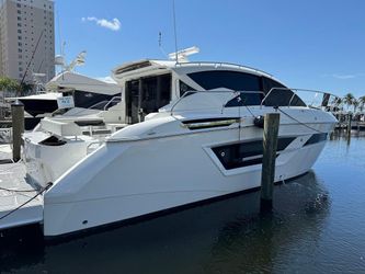 46' Cruisers Yachts 2019