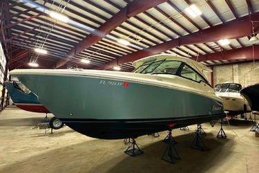 35' Tiara Yachts 2021