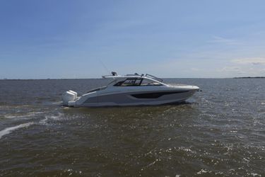 42' Cruisers Yachts 2024