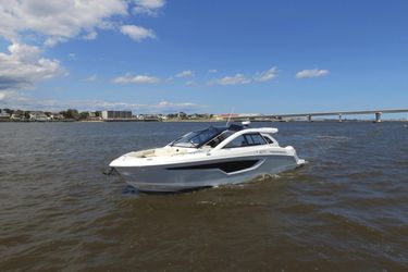 42' Cruisers Yachts 2024