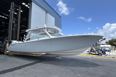 33' Cobia 2021