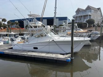 37' Luhrs 2011