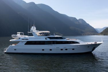 104' Westport 2000