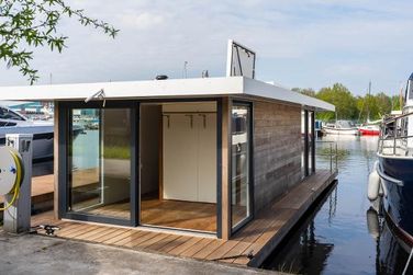 DOCK Dock25 Houseboat Tiny House