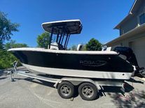Robalo R230 Center Console