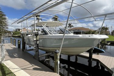 27' Boston Whaler 2016