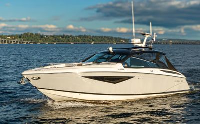 36' Cobalt 2021 Yacht For Sale