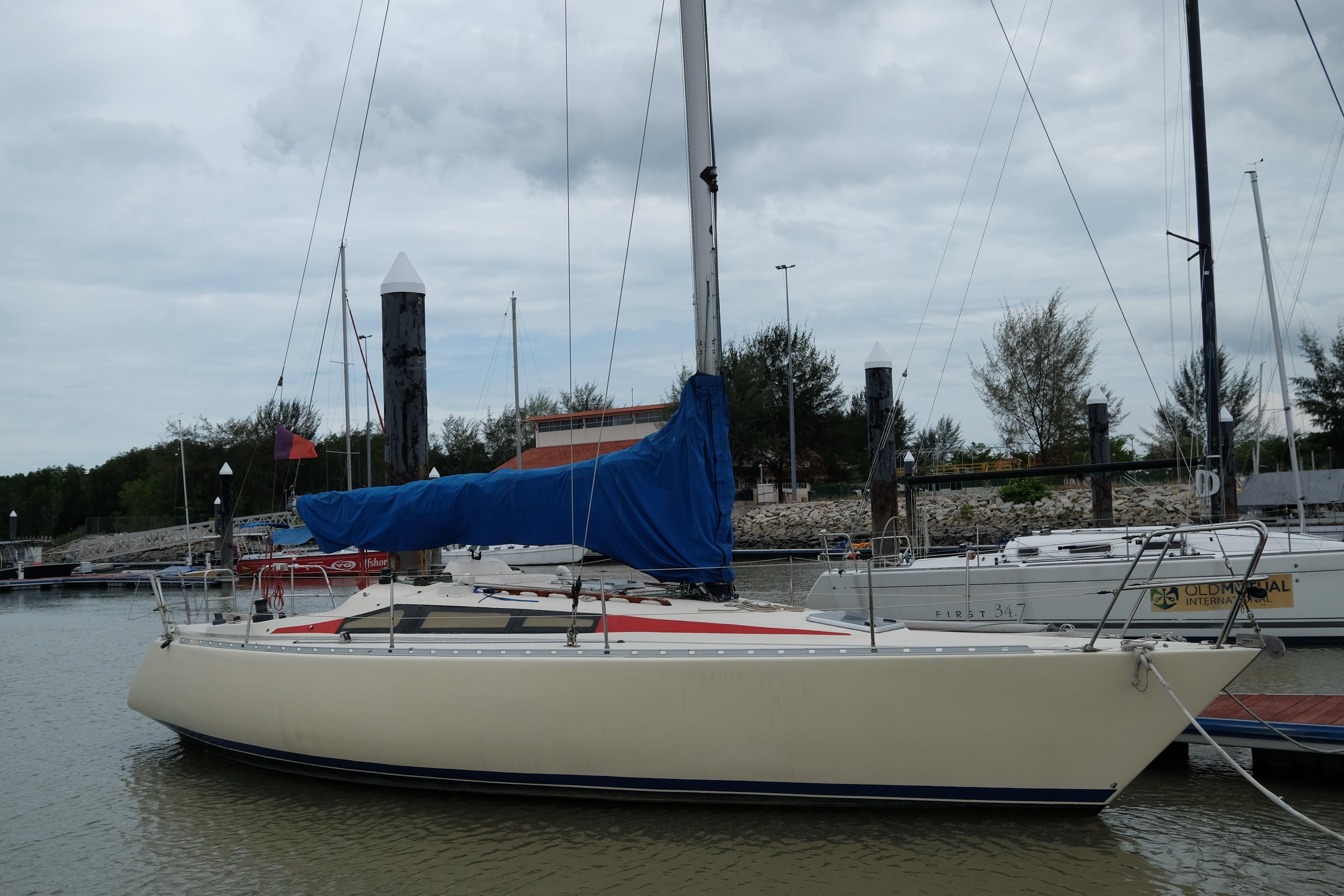 maxi 35 sailboat