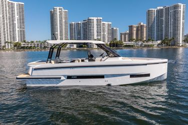 32' De Antonio Yachts 2025