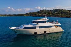 Ferretti Yachts Custom Line Navetta 26