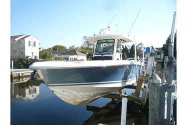 33' Boston Whaler 2017