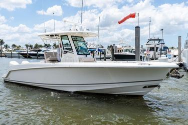 28' Boston Whaler 2020