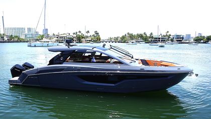 42' Cruisers Yachts 2023