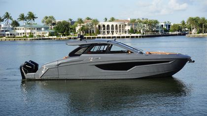 42' Cruisers Yachts 2023