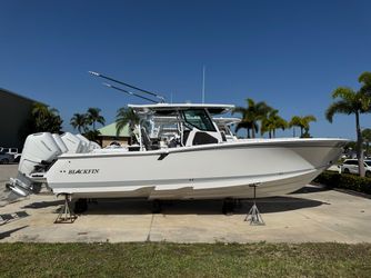 33' Blackfin 2025