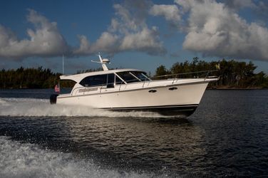 47' Hylas 2023