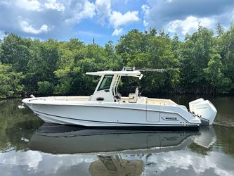 28' Boston Whaler 2022