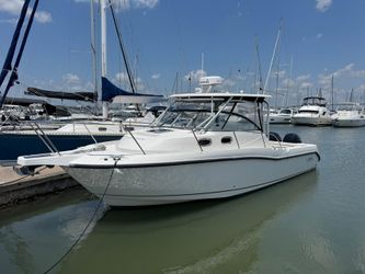 30' Boston Whaler 2011