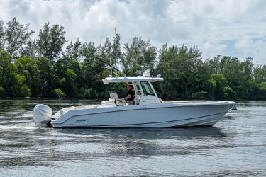 33' Boston Whaler 2016