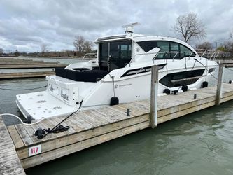 42' Cruisers Yachts 2019