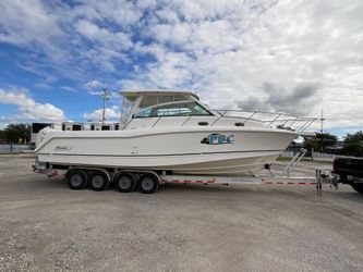 35' Boston Whaler 2019