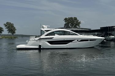 49' Cruisers Yachts 2018