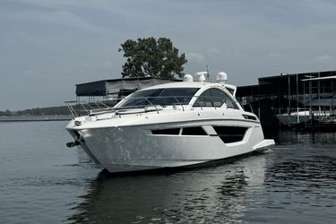 49' Cruisers Yachts 2018