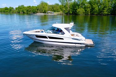 35' Four Winns 2015