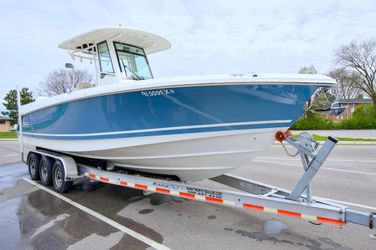 28' Boston Whaler 2017