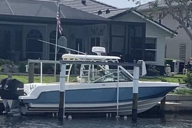 27' Boston Whaler 2019