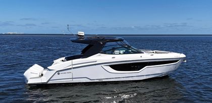 38' Cruisers Yachts 2020