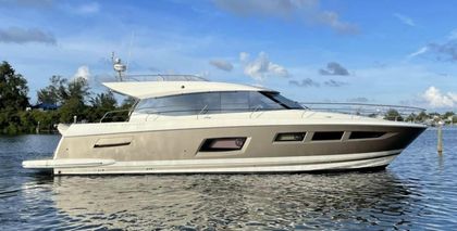 56' Prestige 2015