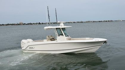 28' Boston Whaler 2019