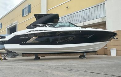 33' Cruisers Sport Series 2015