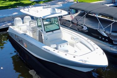 32' Boston Whaler 2016