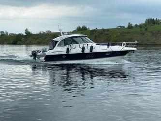 42' Cruisers Yachts 2011