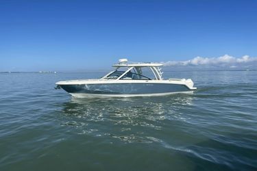 32' Boston Whaler 2022