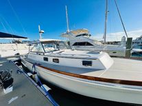 Grand Banks East Bay 38