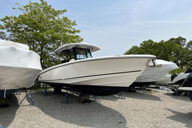 33' Boston Whaler 2023