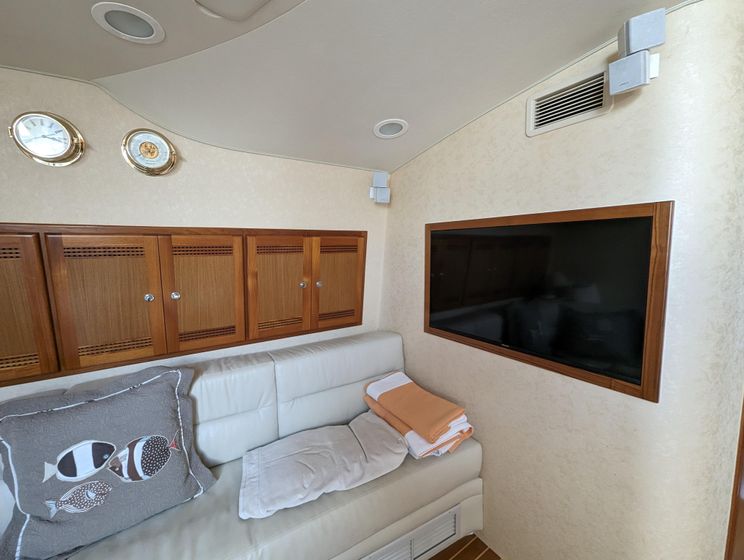 Reel Lax Yacht Photos Pics Cabo 45 Express dinette detail