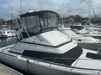 Bertram 30 Flybridge Cruiser