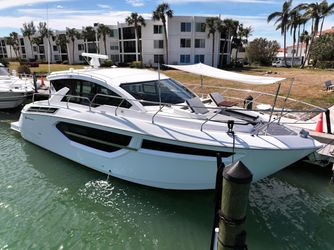 43' Cruisers Yachts 2019