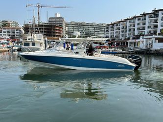 32' Boston Whaler 2009 Yacht For Sale