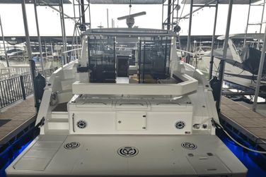 Cruisers Yachts 42 Cantius