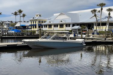 27' Boston Whaler 2018