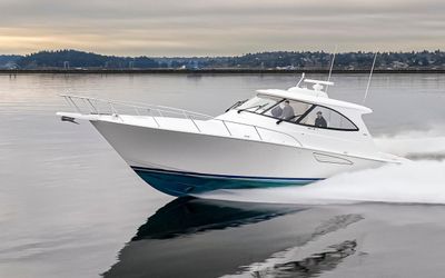 52' Viking 2015