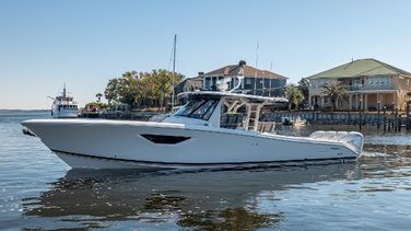 Pursuit S 428 Sport