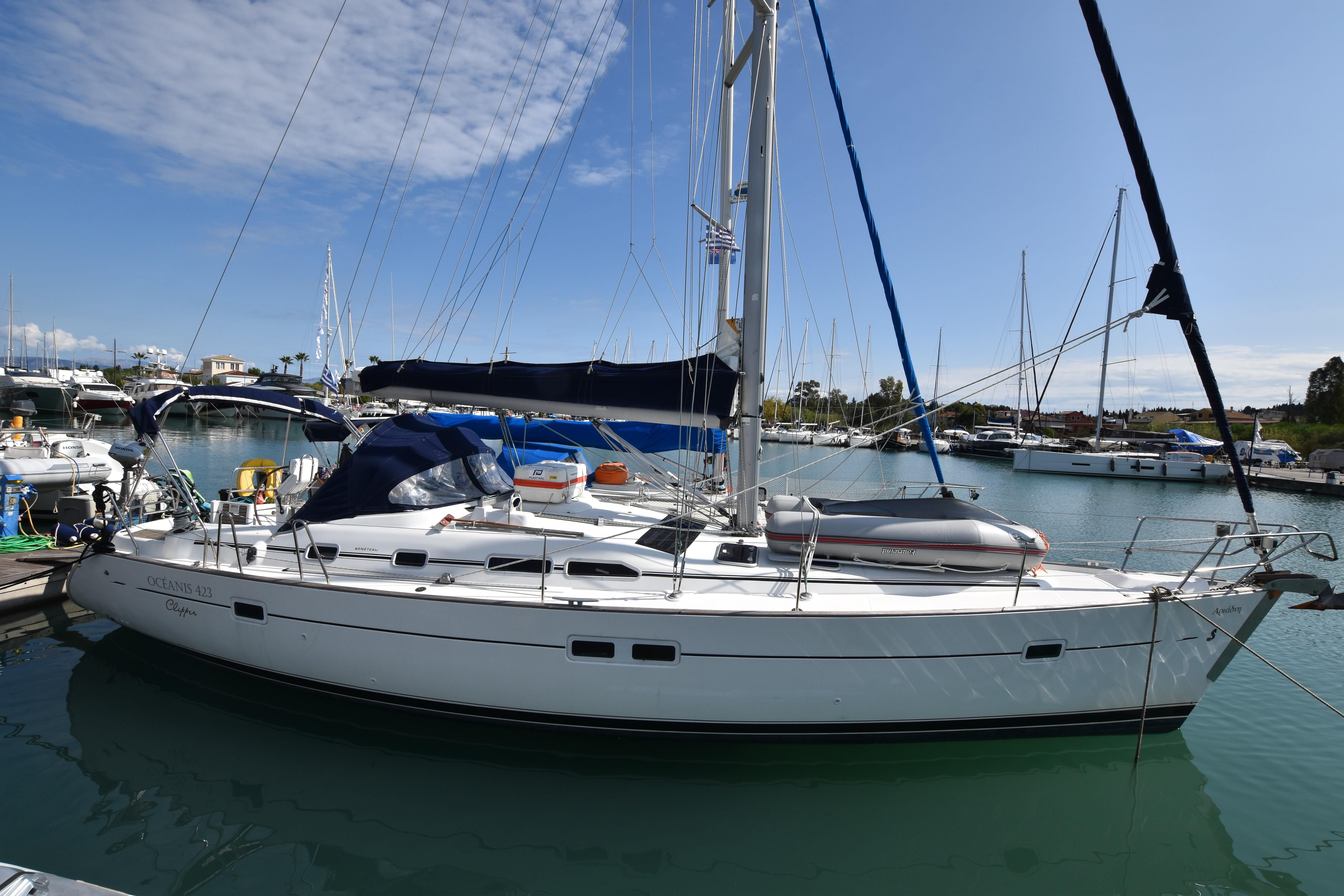 small beneteau sailboat