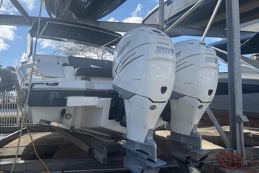 33' Cruisers Yachts 2019